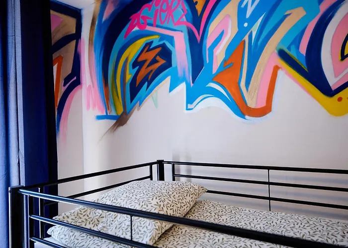 Graffiti Hostel *
