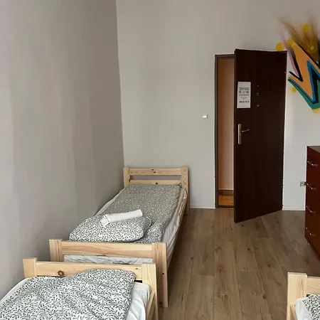 Graffiti Hostel *