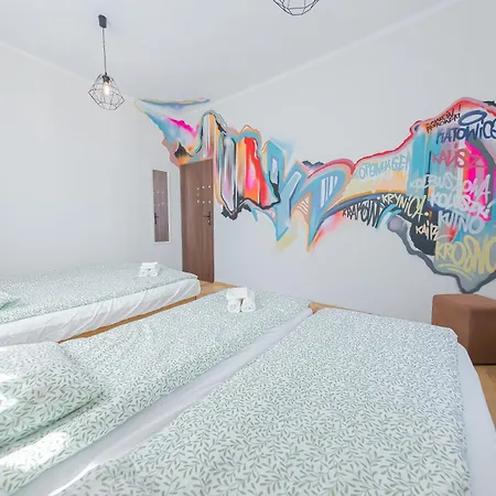 Graffiti Hostel *