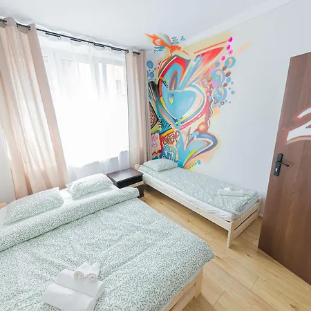 Graffiti Hostel *