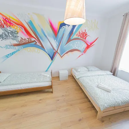 Vandrerhjem Graffiti *