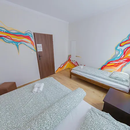 Vandrerhjem Graffiti *