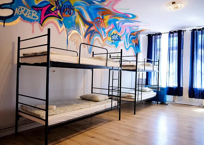 Graffiti Hostel *